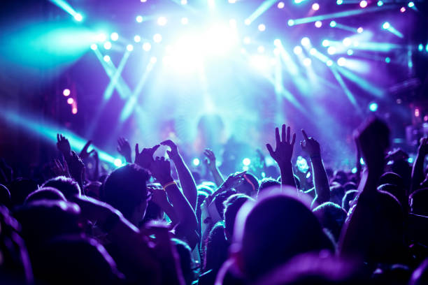 How music entertainers entertain their audiences